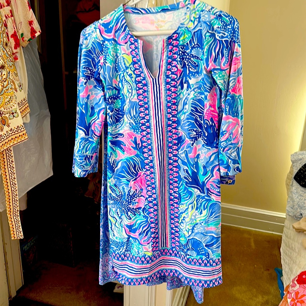 Lilly Pulitzer light spandex, material dress